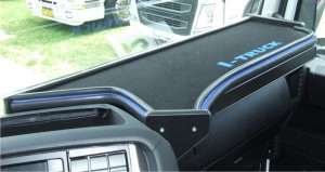 odkládací stolek Iveco Stralis HI-WAY - celkový